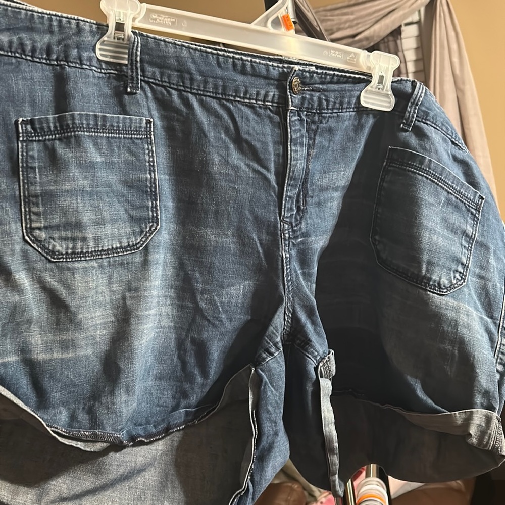 Old navy women’s plus size 22 shorts
